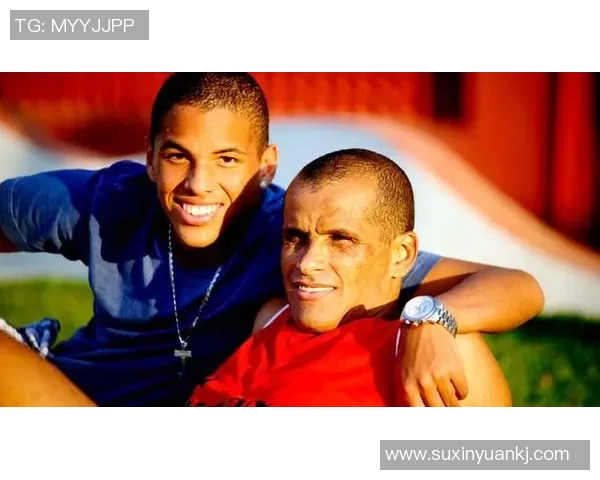 足球明星生涯解说员揭秘:他们背后的故事与独特视角分析 足球明星生涯解说员揭秘:他们背后的故事与独特视角分析